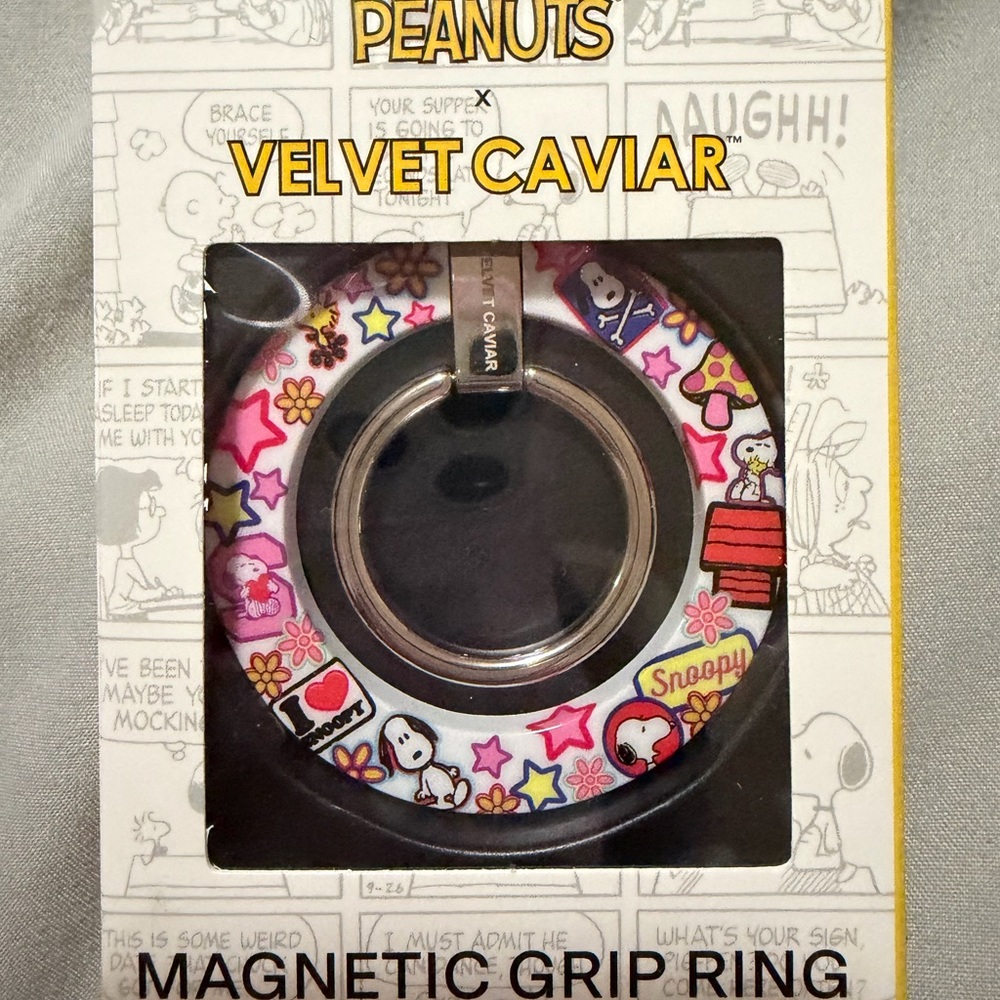 Velvet Caviar Peanuts Snoopy Grip Ring - Pink and White